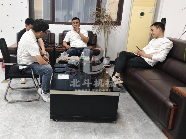 以實(shí)力會(huì)客,誠邀客戶考察炭化設(shè)備生產(chǎn)線